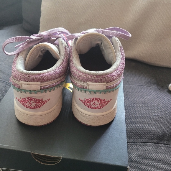Air Jordan 1 Low SE - Picture 2 of 4